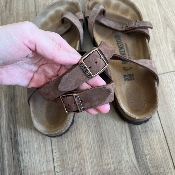 Birkenstock Yara Oiled Leather Sandal - Picture 9 of 10